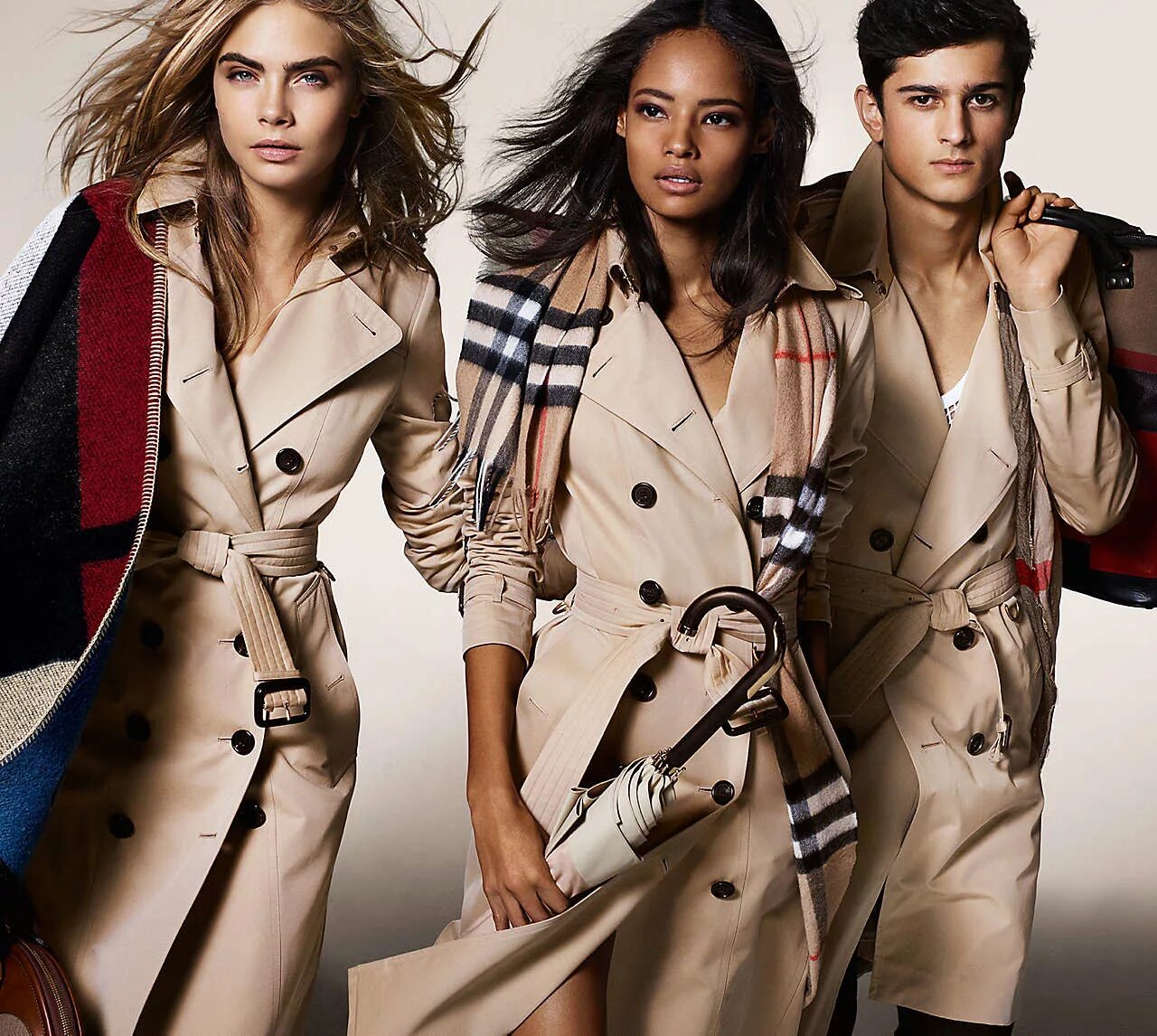 Тренч женский burberry 2020. Thomas burberry одежда. Burberry burberry london. Стиль барбери. Пальто burberry prorsum.