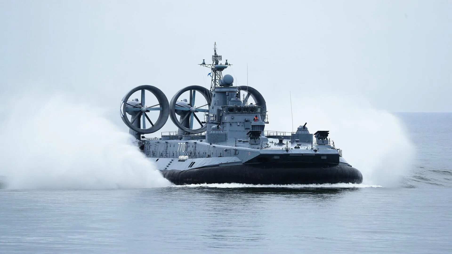 Пл зубр. Малый десантный корабль на воздушной подушке евгений кочешков. проект 12322 зубр. малый десантный корабль зубр. десантный корабль на воздушной подушке зубр.