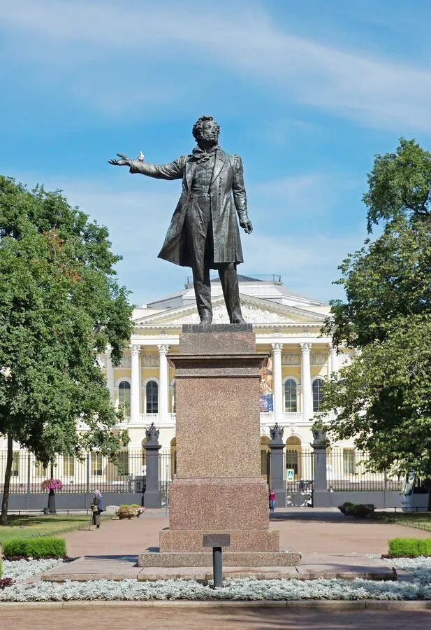 Как изображен поэт памятник пушкину. Памятник alexander pushkin st petersburg. памятник пушкина в городе на неве. памятника пушкину в городе на неве.
