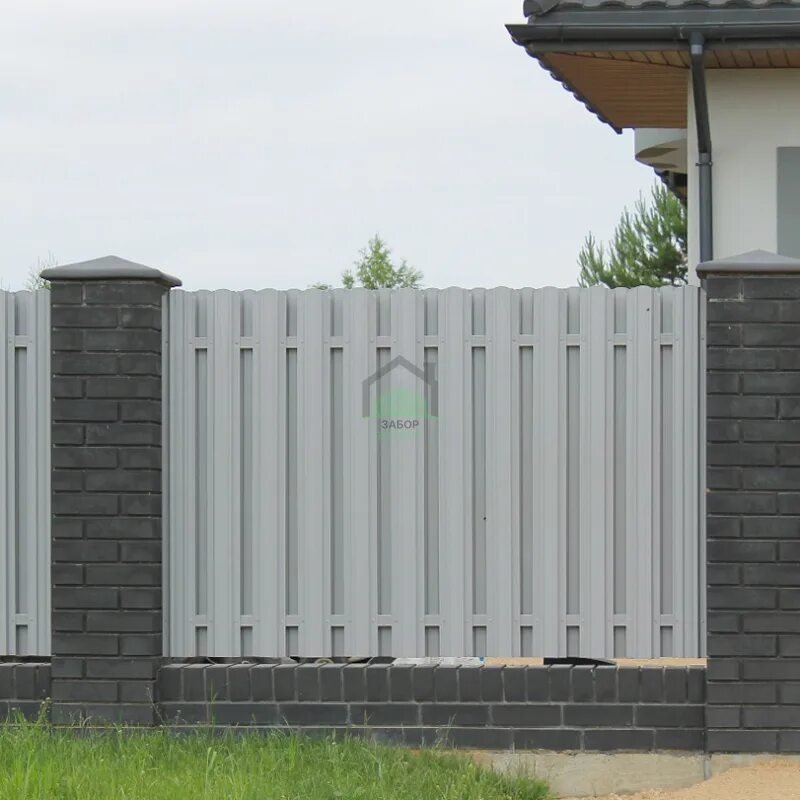 Ral 7016 профнастил забор. Забор цвет графит. Евроштакетник графит ral 7024. Серый забор. Профлист с8 рал 7024.