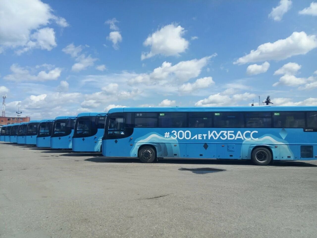 Автобус междугороднего класса. Автобус нефаз 300 лет кузбасс. автобус нефаз 300 кузбасс. автобус нефаз кузбасс кемерово. автобус белово нефаз.