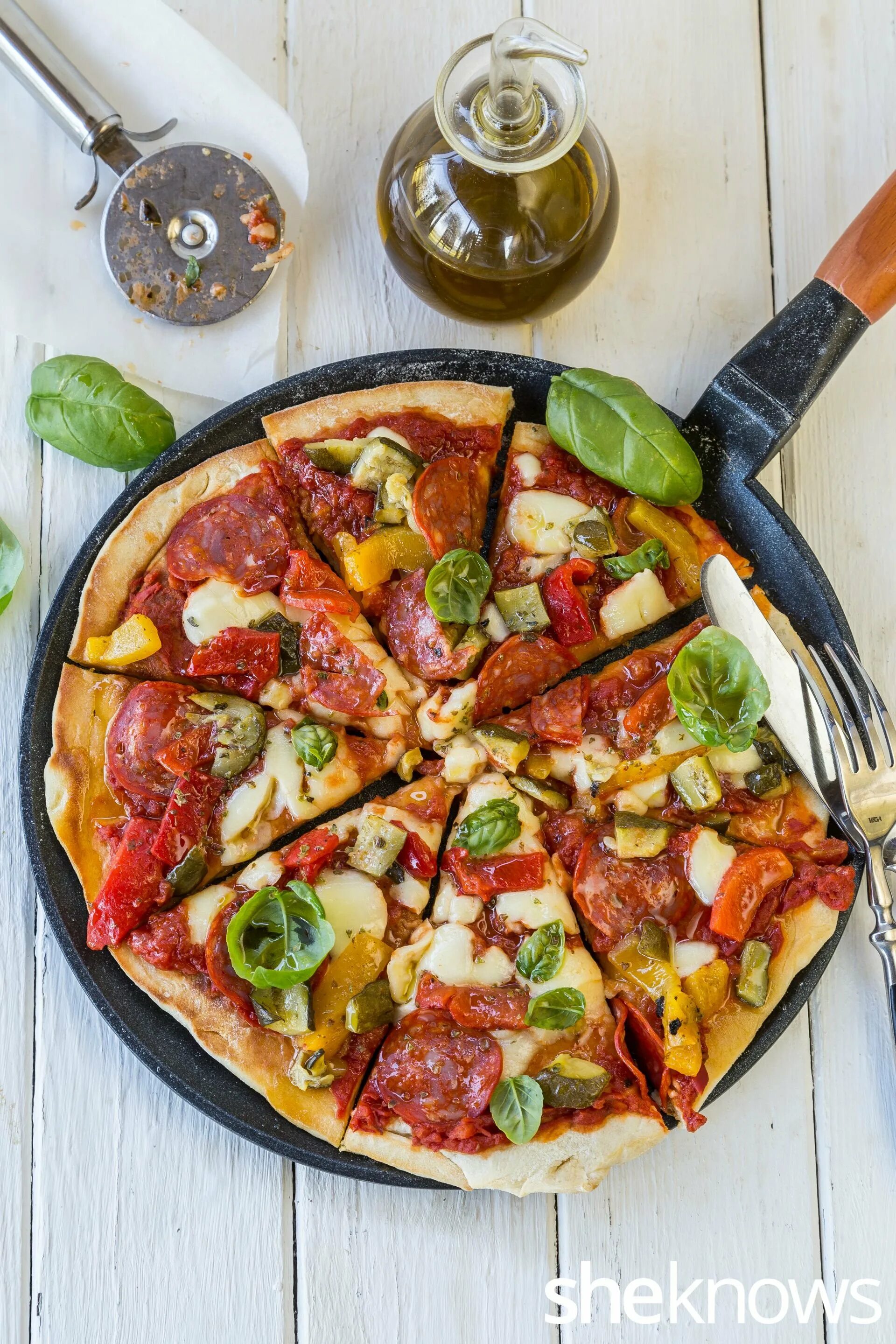 Как сделать быстро пиццу на сковороде. Пицца на сковороде. Как сделать быстро пиццу на сковороде. Как сделать быстро пиццу на сковороде. Пицца быстрого приготовления.