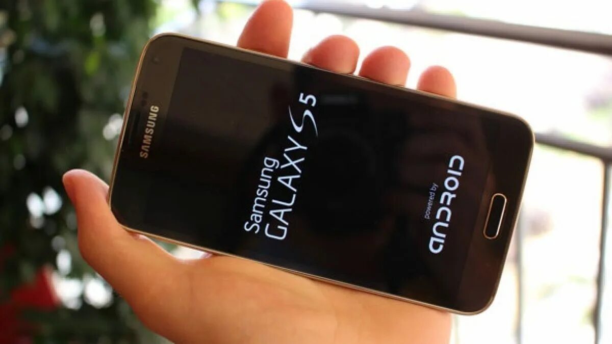 Почему смартфон самсунг. Samsung galaxy s21 ultra. samsung включается. включение телефона самсунг. экран включения самсунг.