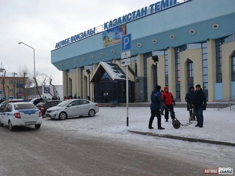 Автовокзал актобе. ЖД вокзал Актобе. Актюбинск ЖД вокзал. Тараз ЖД вокзал. Вокзал Актобе фото.