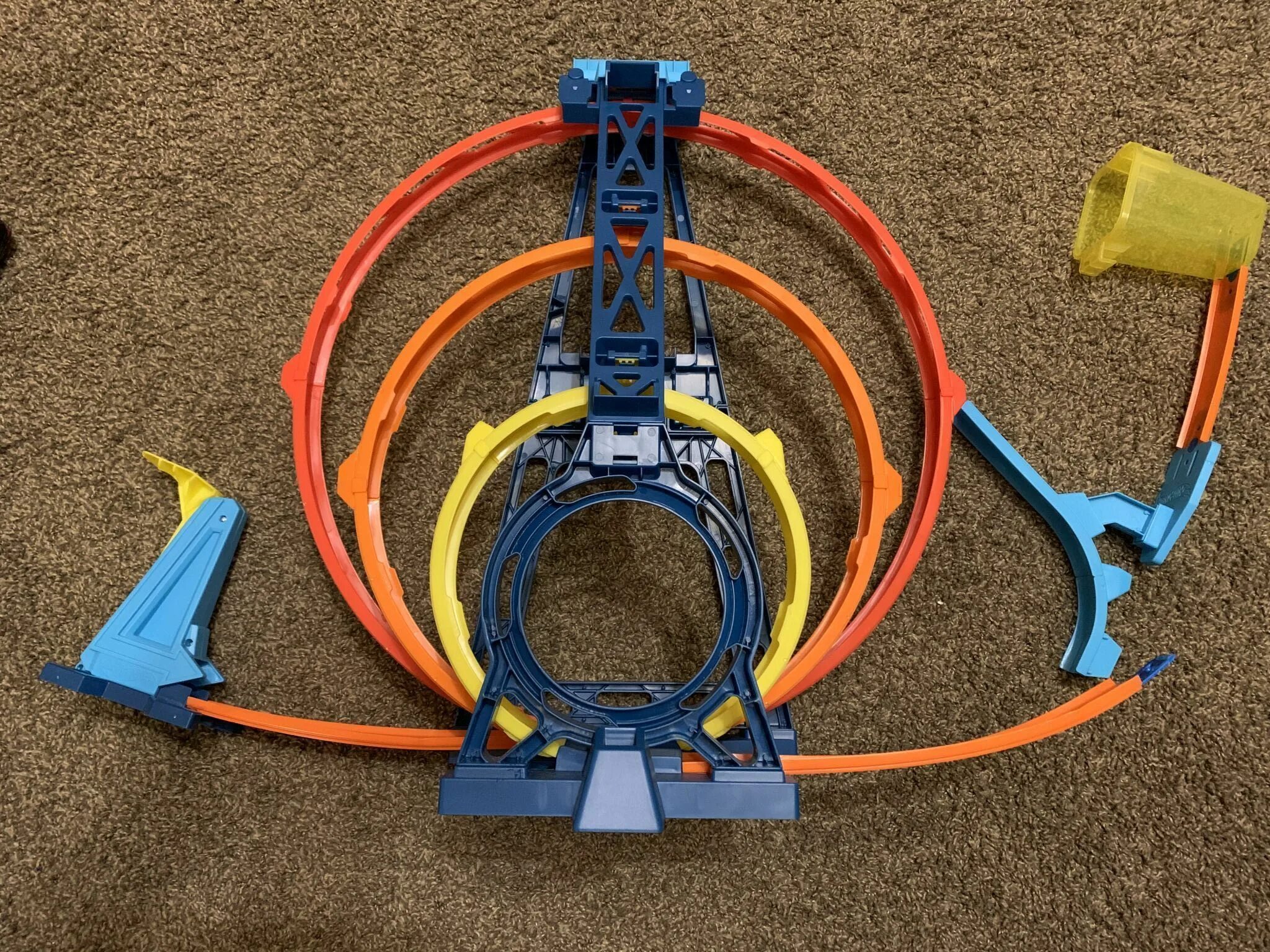 Hot wheels инструкции. Трасса хот Вилс тройная петля. Трек хот Вилс 4 петли. Набор игровой hot Wheels конструктор трасс тройная петля glc96. Трек hot Wheels тройная петля.