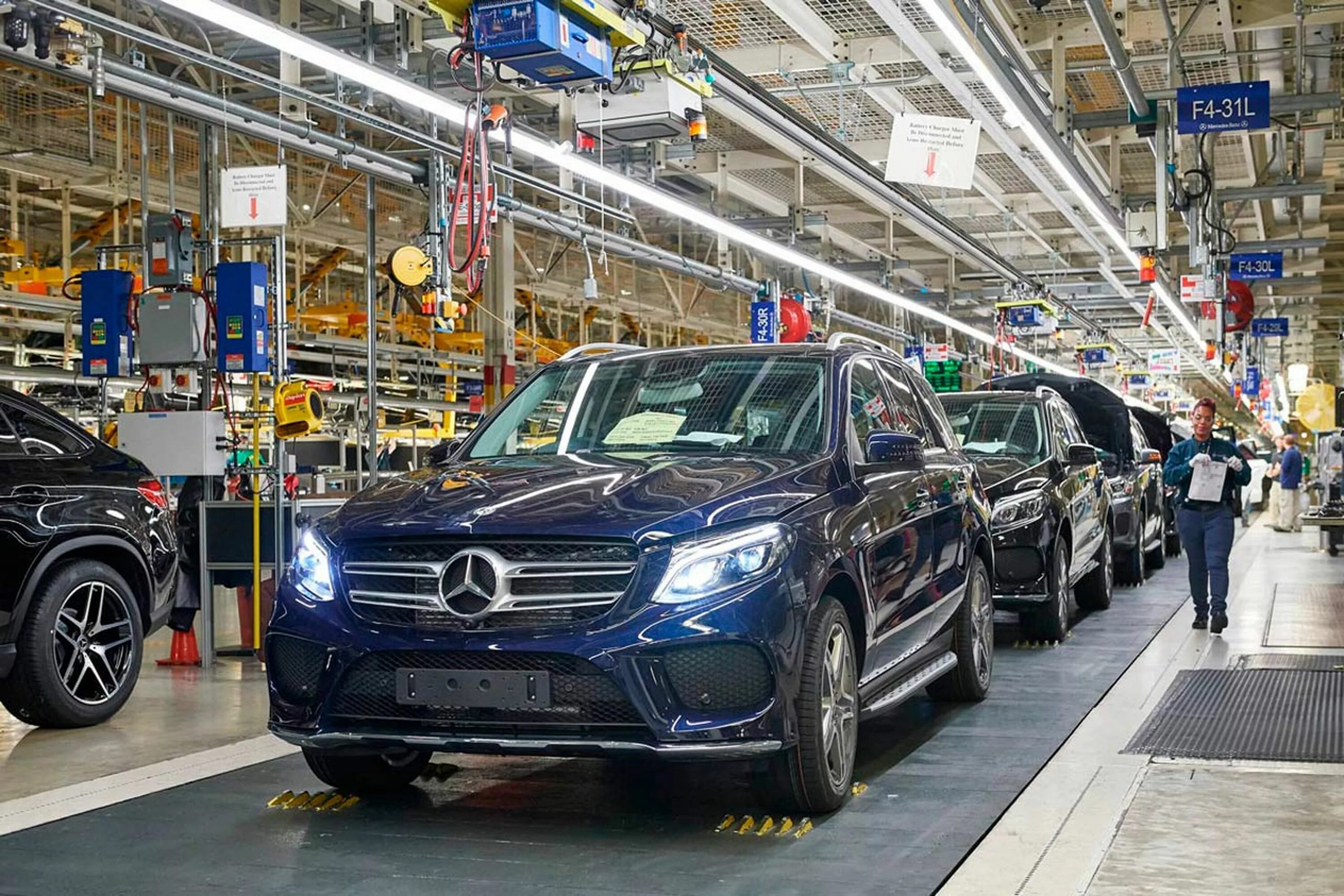 Где выпускают автомобиль. Завод Mercedes Benz в Германии. Автозавод Мерседес в Германии. Завод Мерседес Алабама. Мерседес Даймлер.