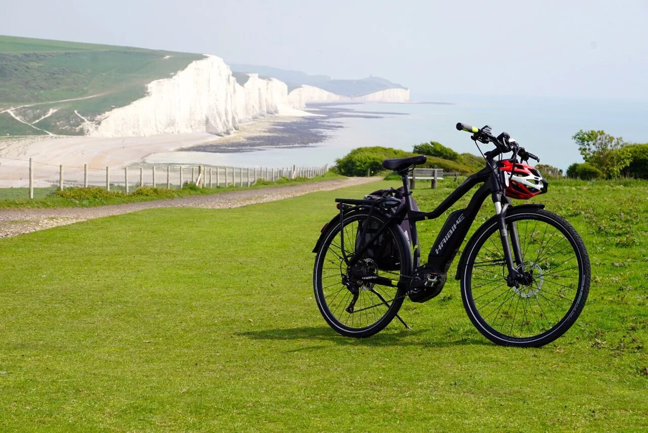 E bike купить. Велосипед Audi Worthersee. Audi e-Bike Worthersee 2012. Электровелосипед Alpine e-Bike 900. Первые электровелосипеды в мире.