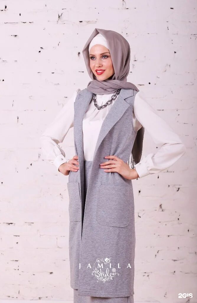 Мусульманская одежда. Женская одежда мусульманок. Мусульманский костюм женский. Мусульманские костюмы для женщин.