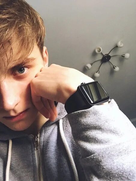 Причёска влада четыре. Влад а4 блондин 2020. Женские глаза коллаж. Влад а4 стрижка. Влад а4 мустанг.