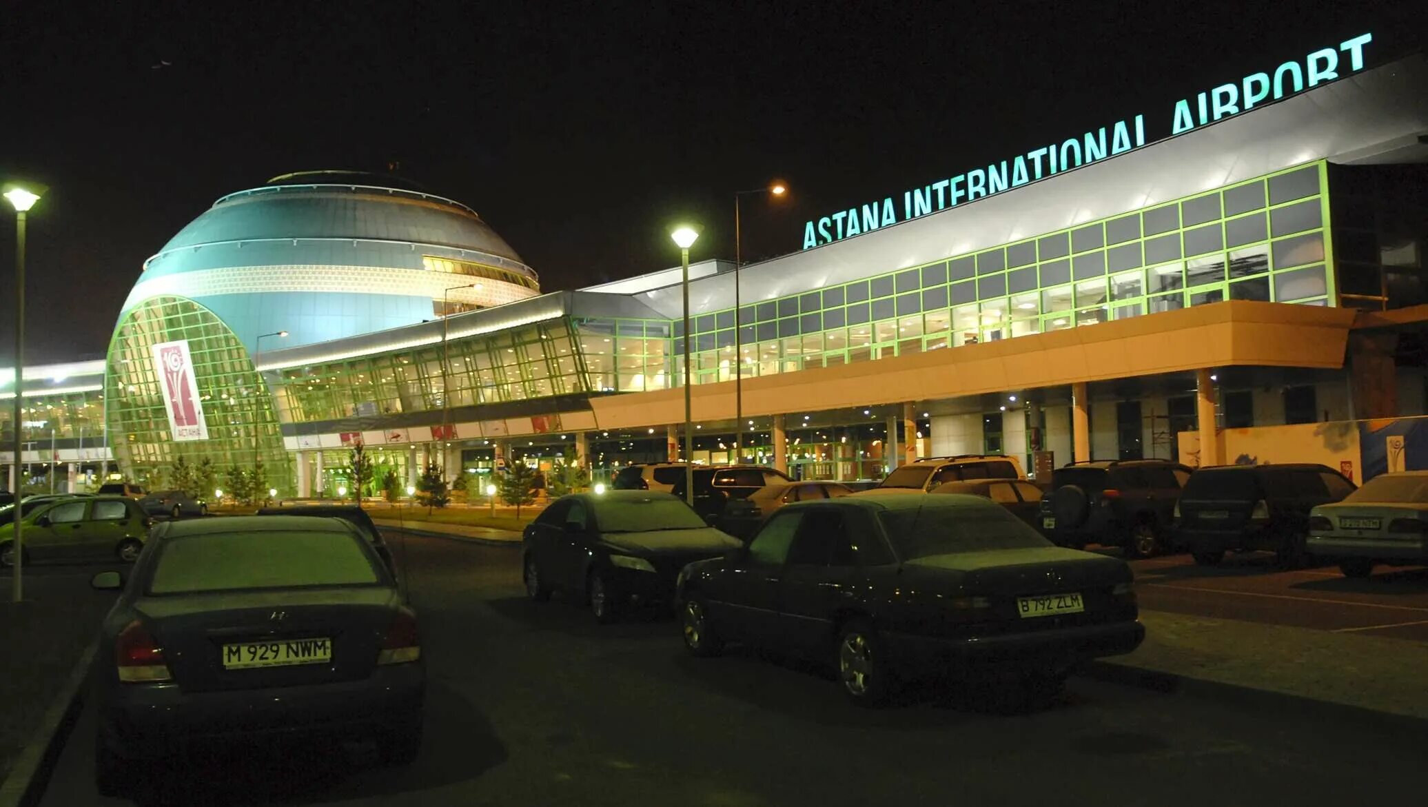 Сколько аэропортов в астане. Нұрсұлтан Назарбаев аэропорт. Казахстан Астана аэропорт. Нурсултан Астана аэропорт.