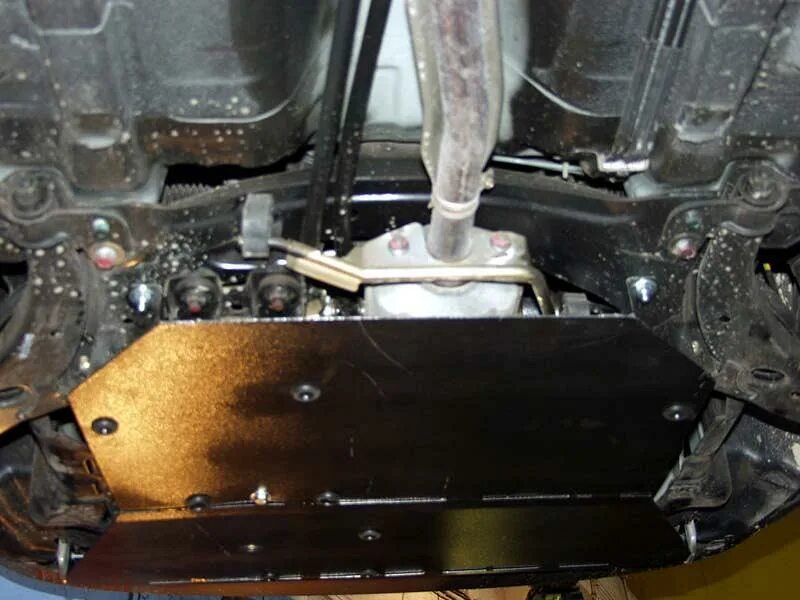 Защита картера kia spectra. Защита картера двигателя sd киа спектра. Пыльник двигателя kia spectra. Киа сид 2007 днище. Hyundai-kia 0k2a156111b пыльник двигателя r.