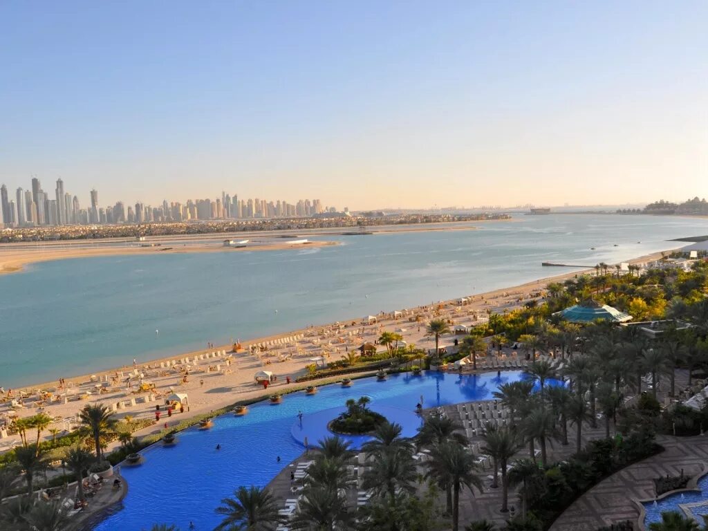 Пляжи арабских эмиратов. Пляж Аль Мамзар в Дубае. Пляж Корниш Абу-Даби. Джумейра Бич персидский залив. Общественный пляж Джумейра Дубай.