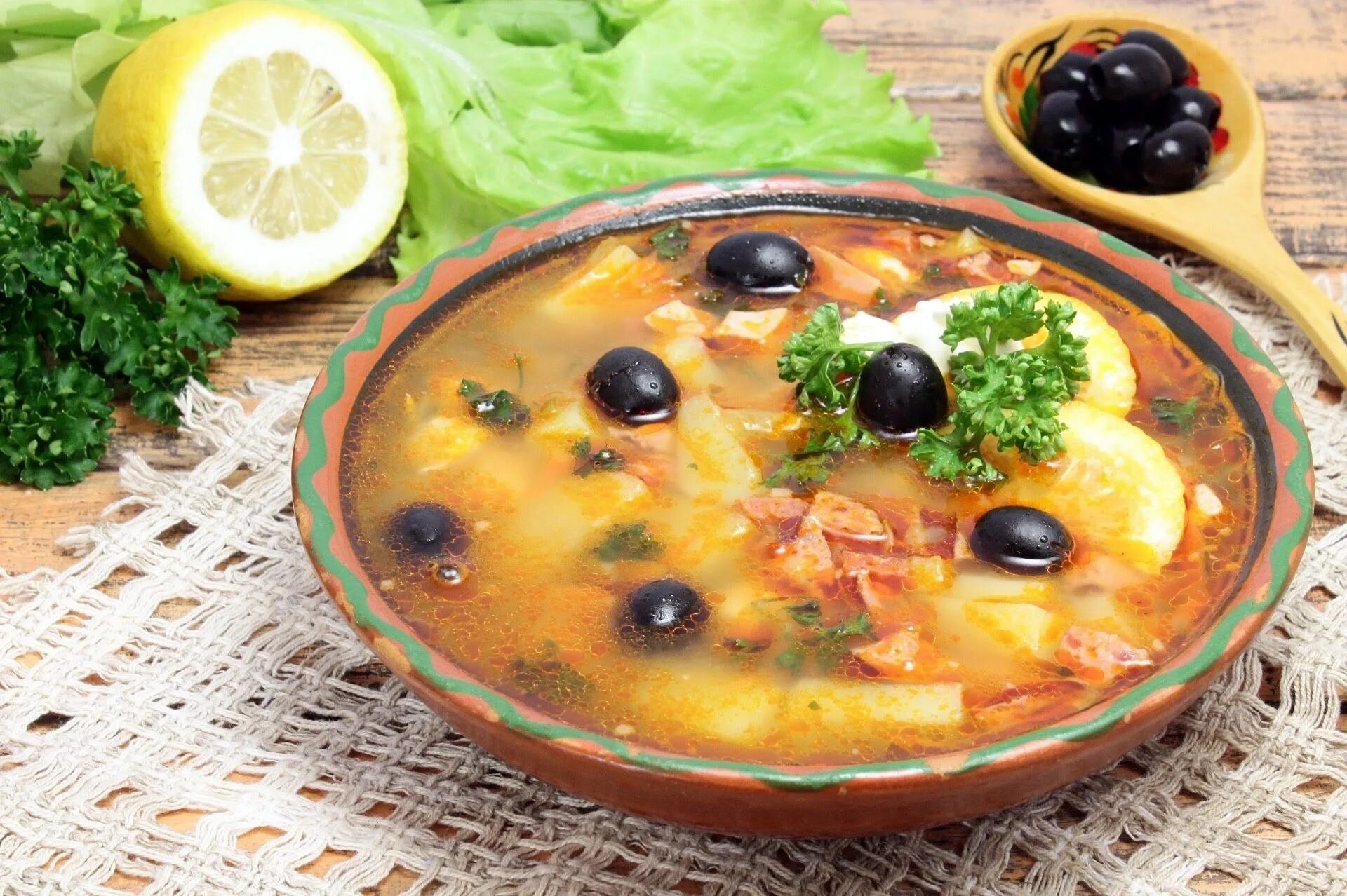 Приготовить вкусно домашнюю солянку