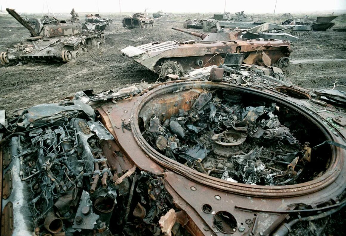 Штурм Грозного (декабрь 1994 — март 1995). Подбитая БМП Грозный 1995.
