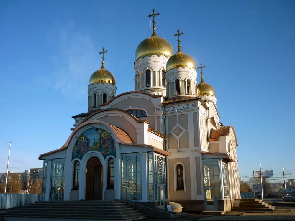 Храм на тухачевского в самаре. Храм собора самарских святых. Храм трех святителей самара. Православный храм самара. Адреса храмов в самаре.