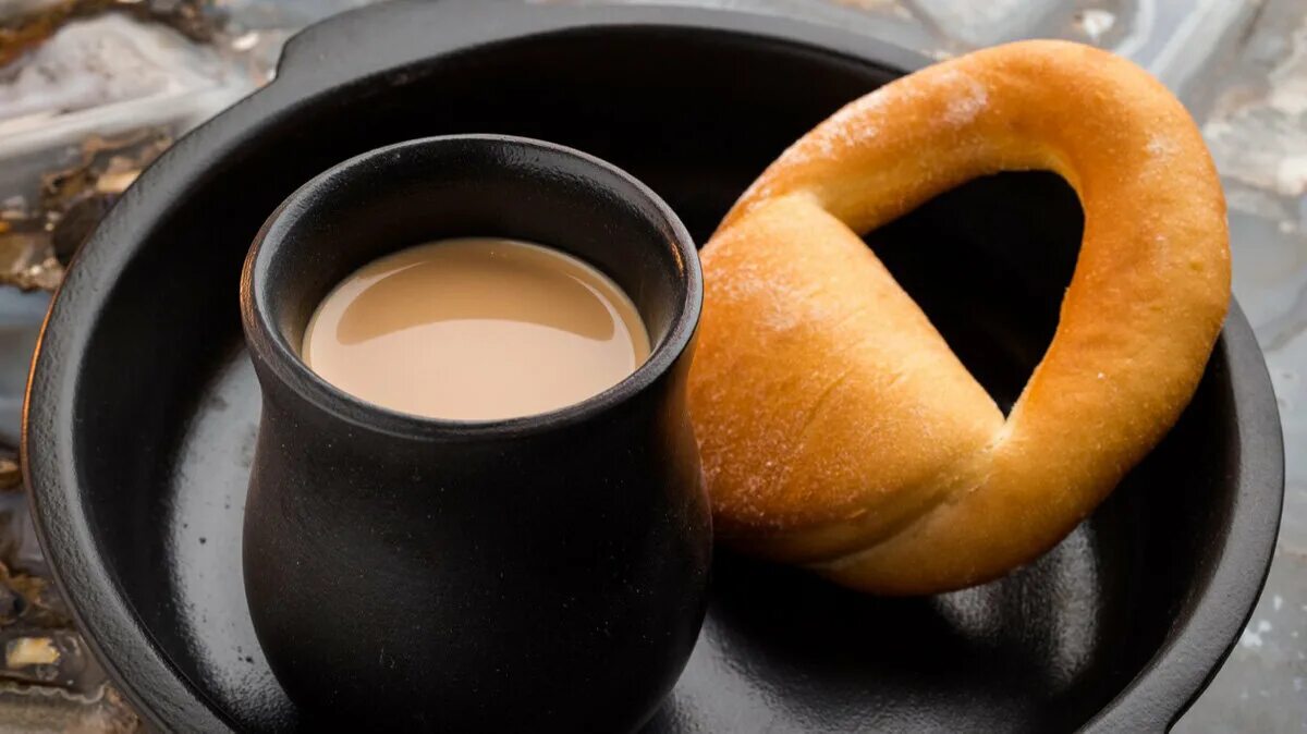 Густой кефир. Топленое молоко. Томленное молоко. Топленое молоко в печи. Молоко домашнее.