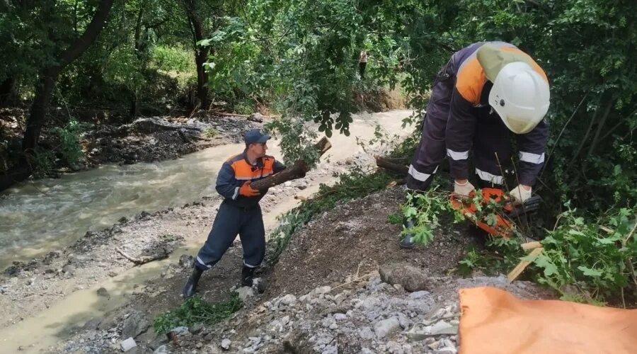 Какого числа было чс в крыму. Потоп ялта мчс. чс в крыму. ликвидация чс в ялте. ситуация в крыму.