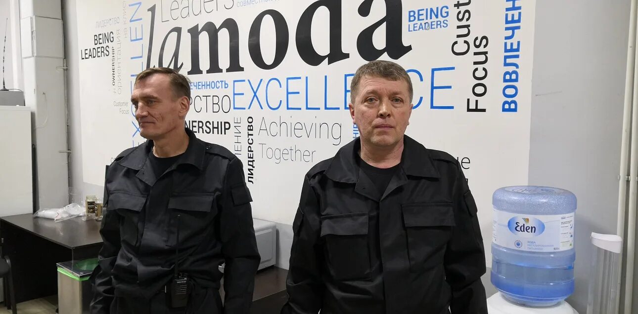 Ламода работа отзывы быково. Ламода склад. ламода работники. ламода сотрудники фото. сотрудник склада ламода.