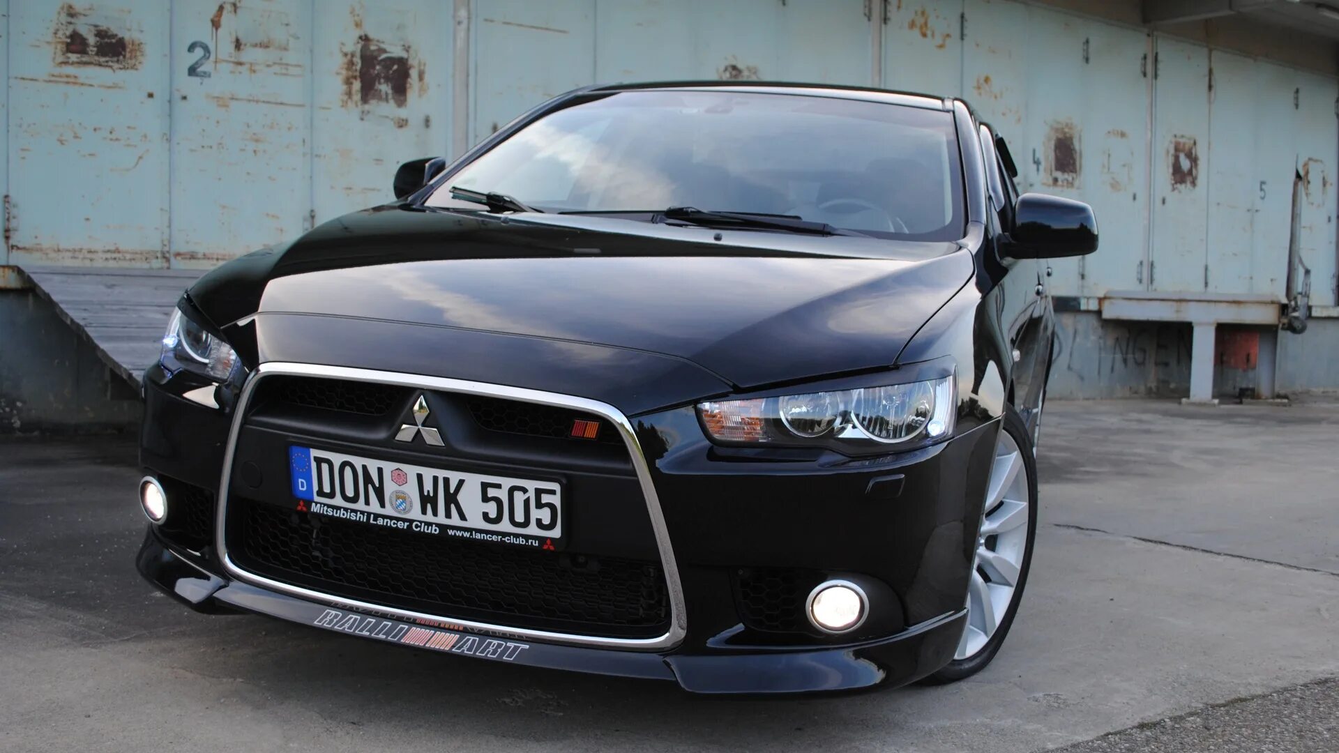 Краска mitsubishi. Лансер 10 x42. lancer x intense. х42 лансер 10. x42 mitsubishi.