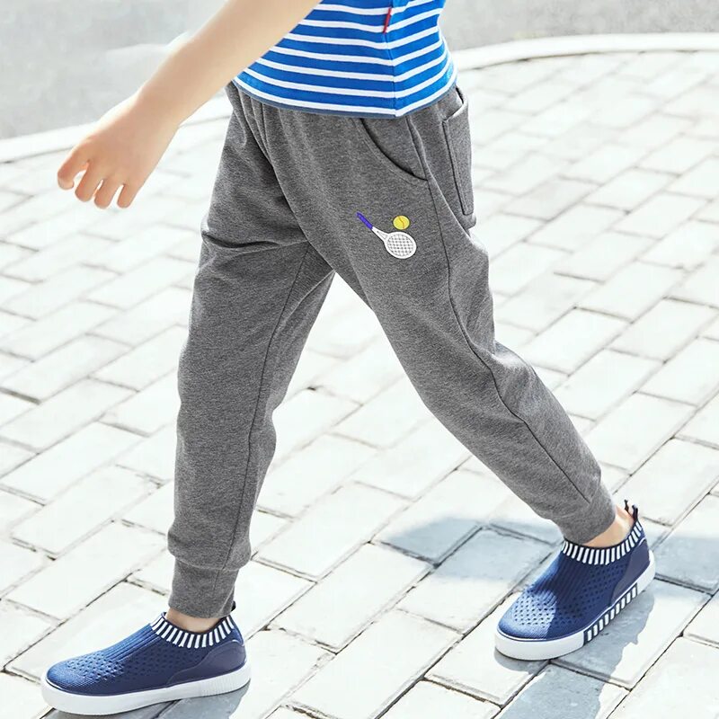 Спортивные штаны для лагеря для мальчиков. Модные спортивные штаны для мальчиков. Детские брюки до щиколотки спортивные. Boys in Sport Pants.