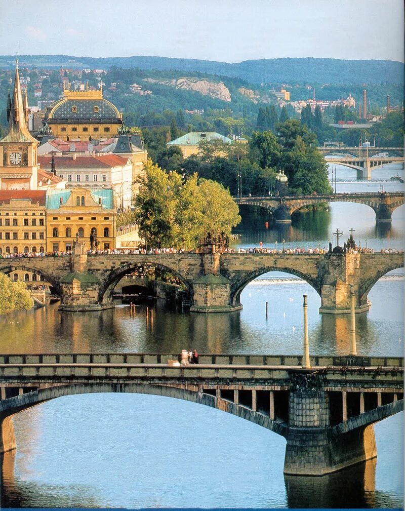 Достопримечательности праги карлов мост. Какой мост в праге. Главкув мост прага. Какой мост в праге. Чехия река влтава мост.