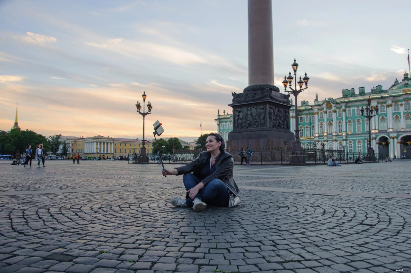 Красивые девушки Питера. Фотосессия девушки в Санкт-Петербурге. Люди на фоне Питера. 1 половина мая