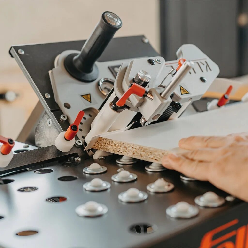 Machining table