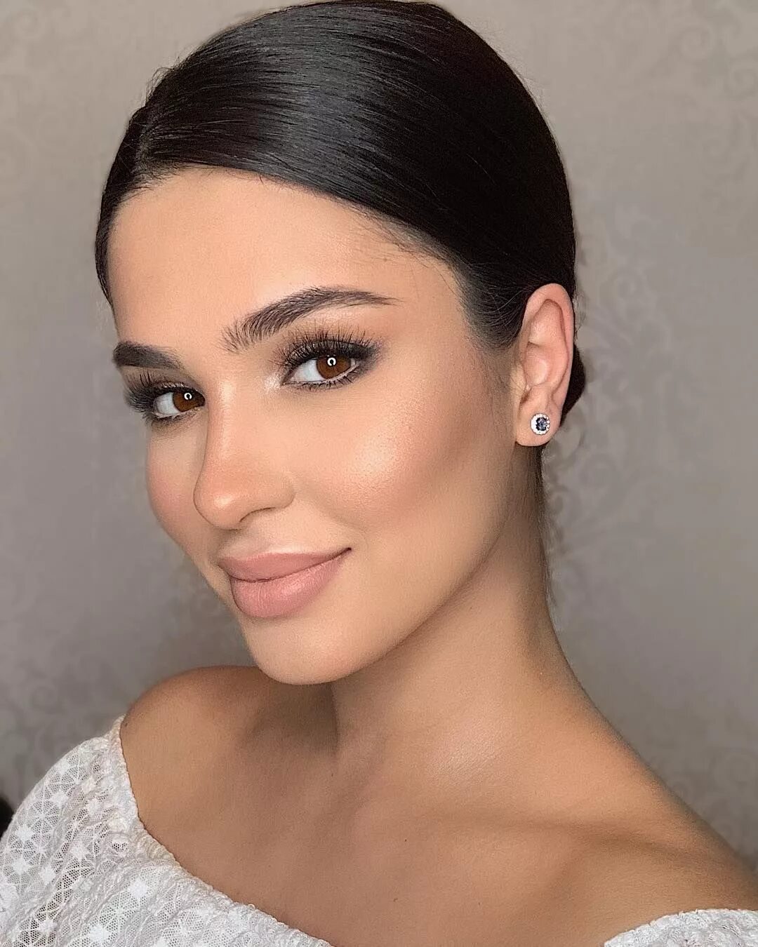 Нюдовый макияж для карих глаз на свадьбу Makeup by Hindash Eye makeup, Nude makeup, Makeup looks