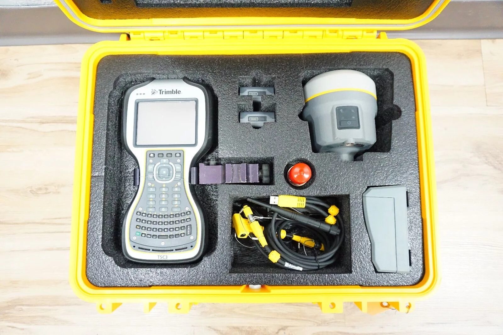 Gps r. Gps trimble r10. gnss trimble r10. к10 тримбле. trimble r12 disassembly.