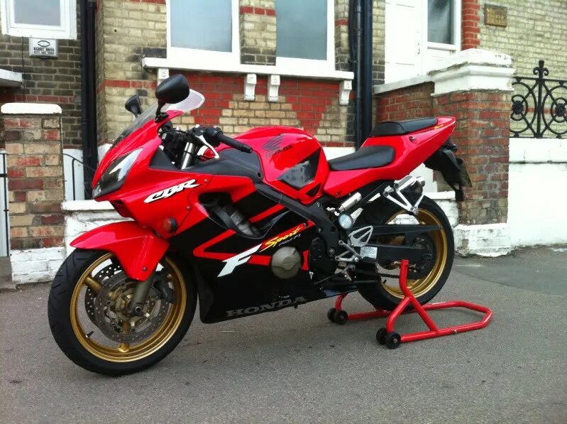 Сбр ф 4. Honda cbr 600f. honda f4i 600. хонда сбр 600 ф4. honda cbr 600 f4i sport.
