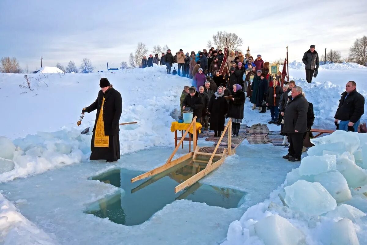 19 января 00 00. Купель на крещение. Купель в храме. Крещение прорубь. Освящение купели на крещение.