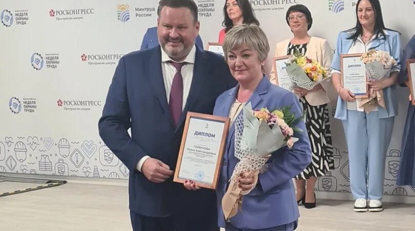 Заслуженный работник минтруда россии. Заслуженный работник социальной защиты. Мин просвещения награда учителя. Награды министерства труда и социальной защиты рф. Награды минтруда рф.