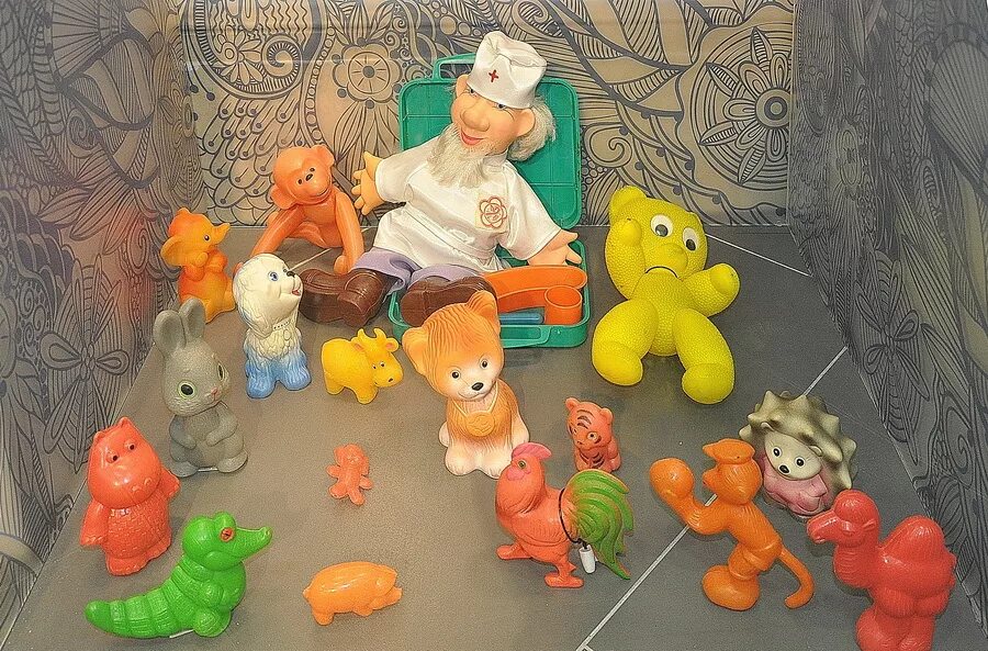 Игрушки 70 годов. Старые советские игрушки. игрушки из детства. советские игрушки в детском саду. советская детская игрушка.