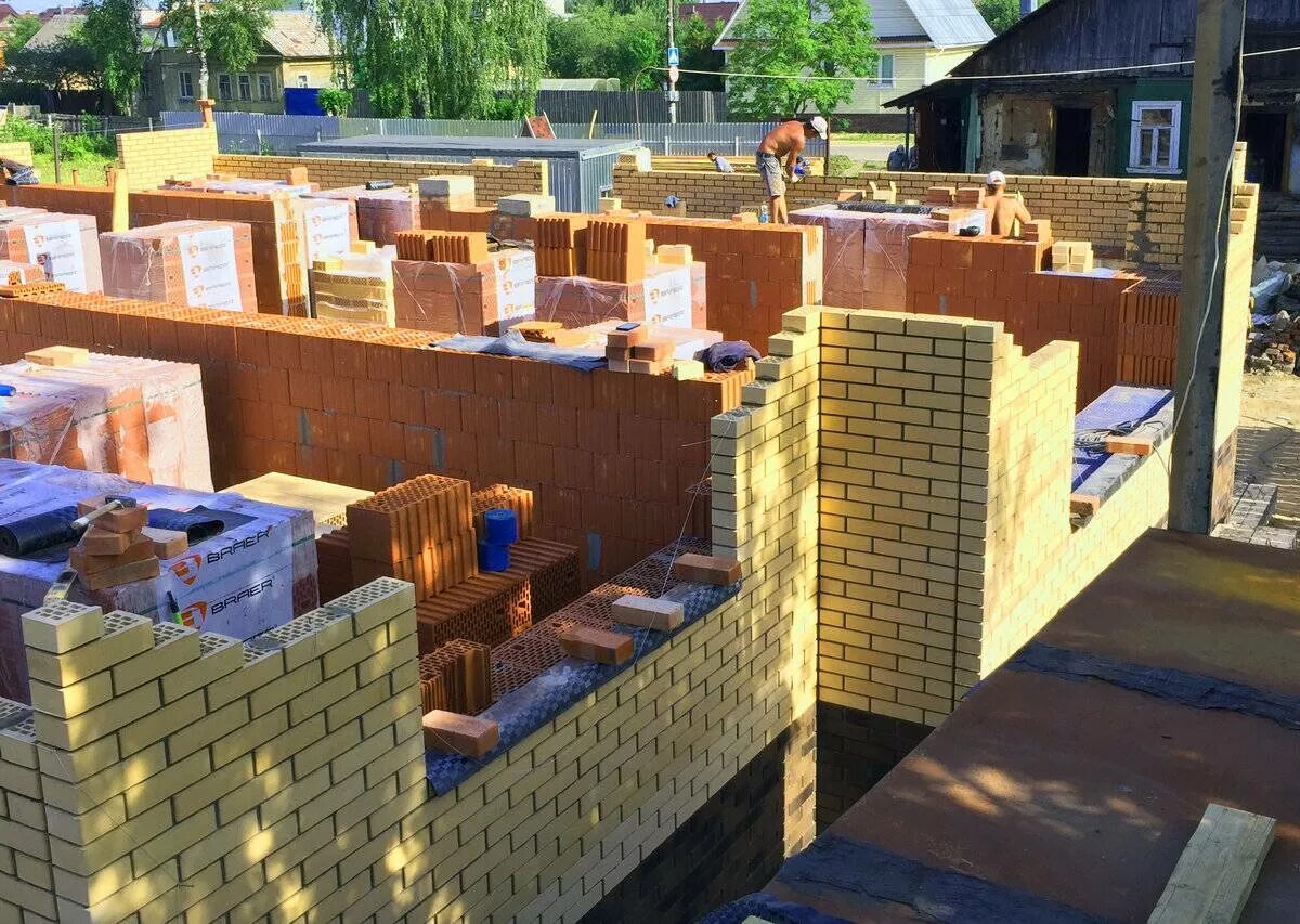 Кирпич строй дом. Постройки из кирпича. строящийся дом из кирпича. строим дом из кирпича. стройка дом кирпич.