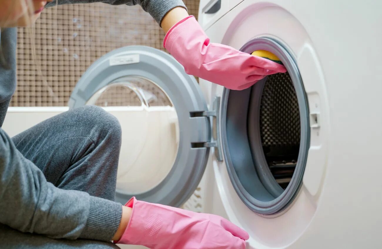 Почему стиральная машинка стала. Чистка стиральной машины. Чистая стиральная машина. Мытье стиральной машины. Дезинфекция стиральной машины.