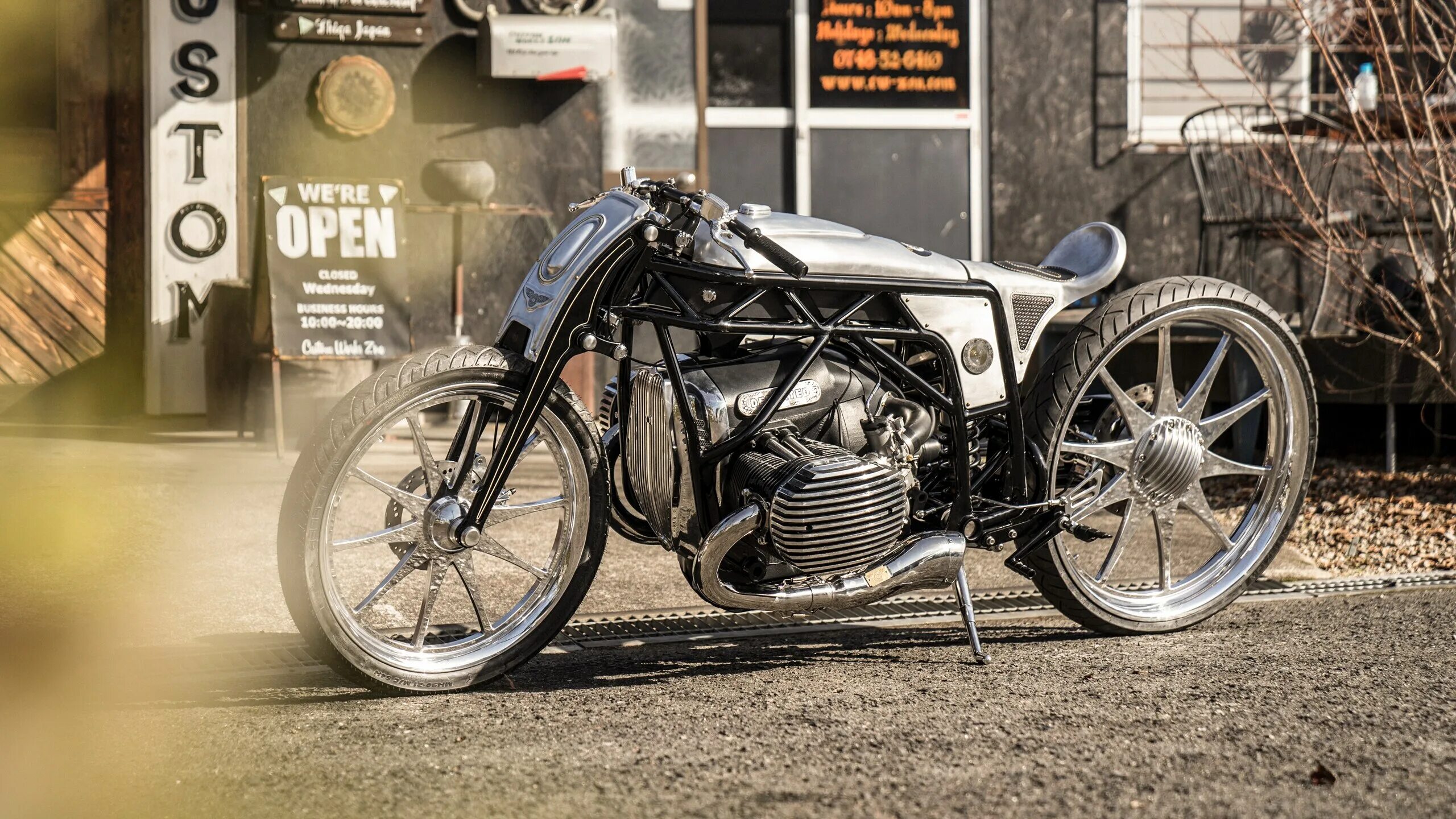 Спортивные мотоциклы бмв 2022 кастом. Works, пермь. Custom. Customworks. Редбайк.