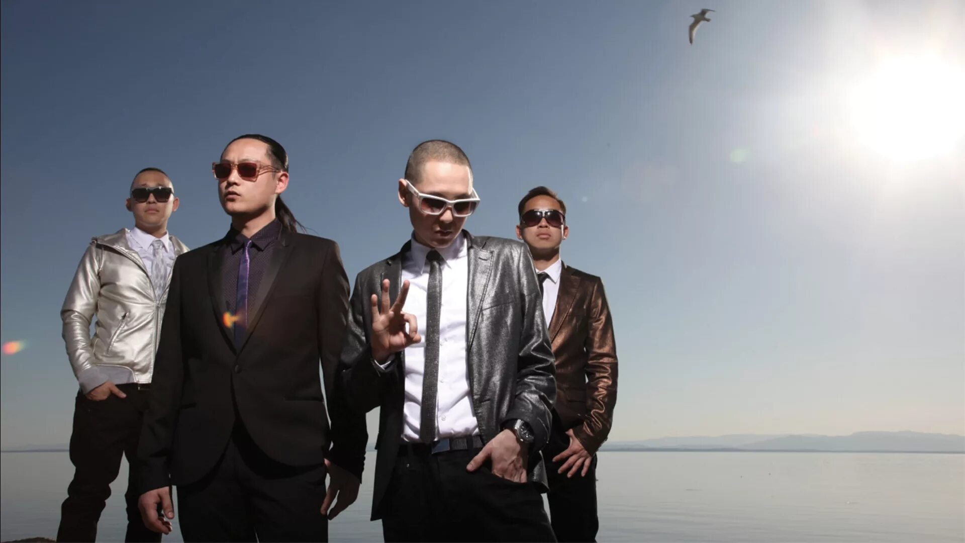 Группа far East Movement. Far East Певцы. Movetown группа. Far eastern