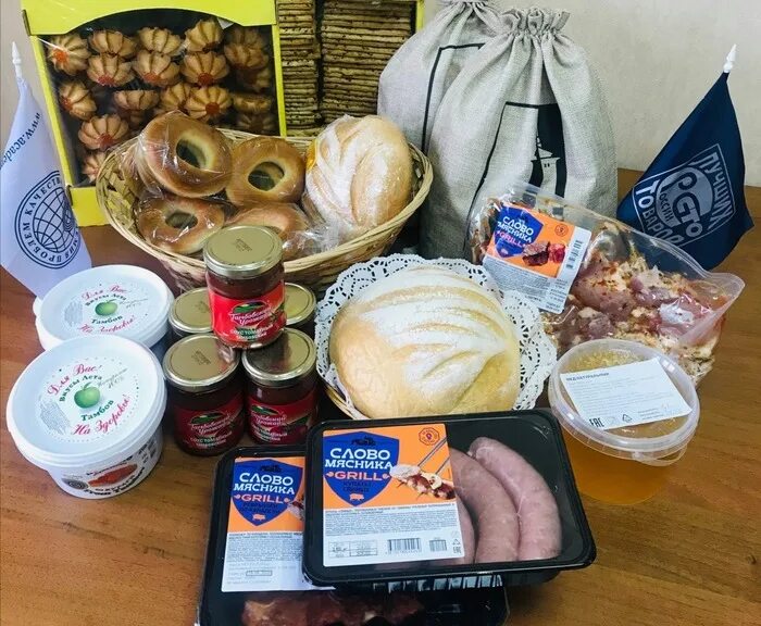 Лучшие продукции россии. Продукты России. Лучшие продукты России. Лучшие товары России. Значок СТО лучших товаров России.