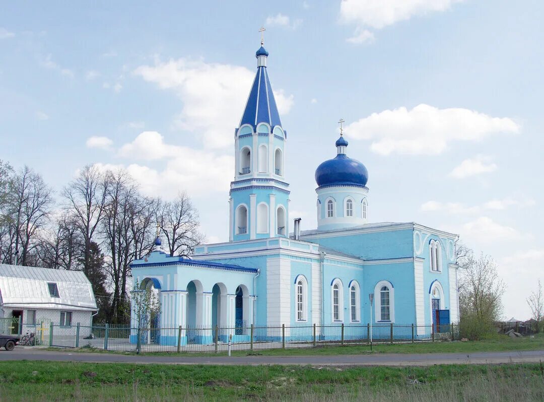 Свято троицкий храм село. Церковь в Лебяжье Курск. Храм Пресвятой Троицы Лебяжье Курск. Густомой Церковь Курская область. Село Троицкое Курская область.