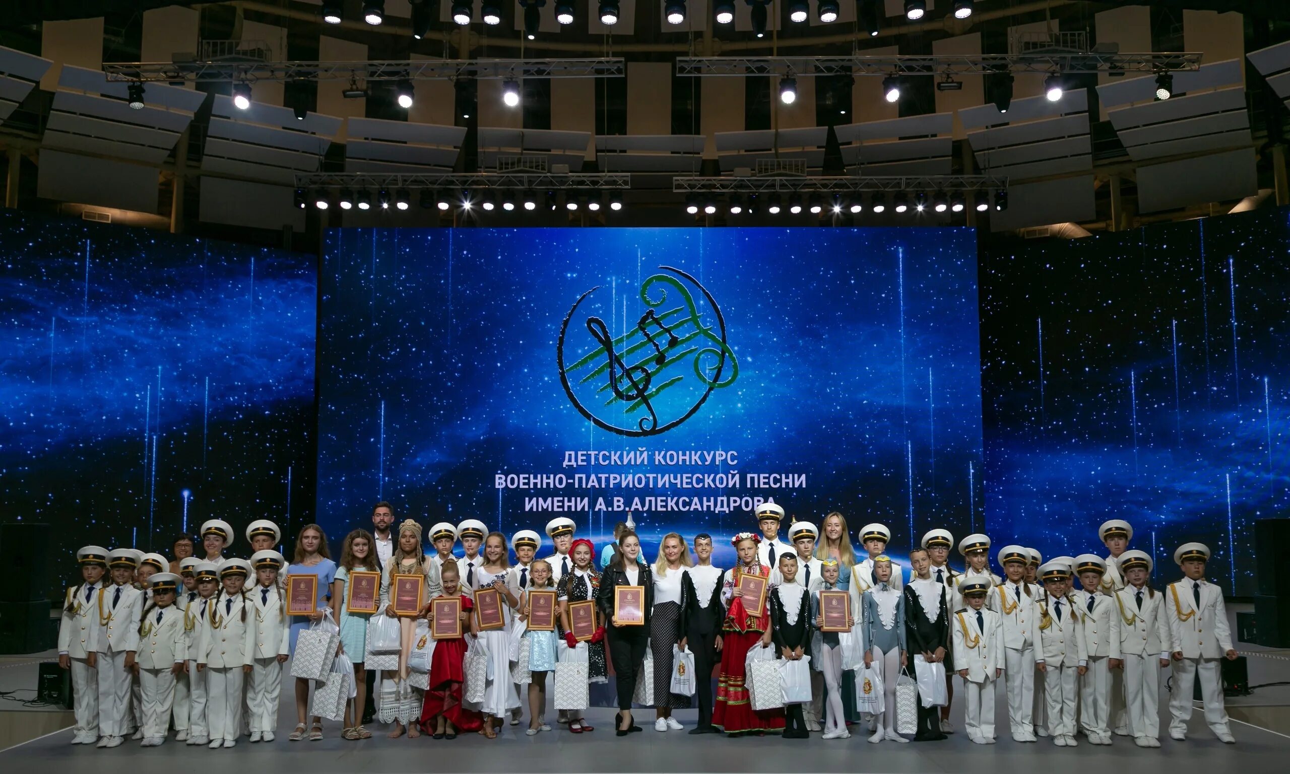 Конкурс патриотической песни родники. Конкурс патриотической песни родники. Ансамбль родники. Конкурс патриотической песни родники. Родники песня.