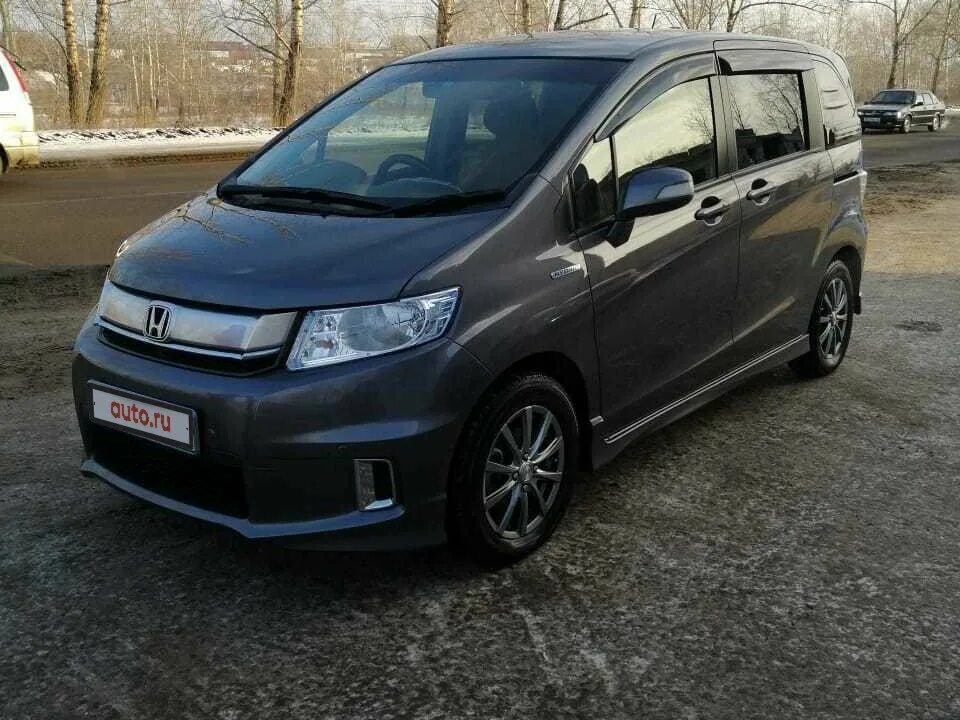 Колеса хонда спайк. Honda freed 2015. Хонда Спайк 2015. Хонда freed Spike 2015. Honda freed Hybrid 2015.