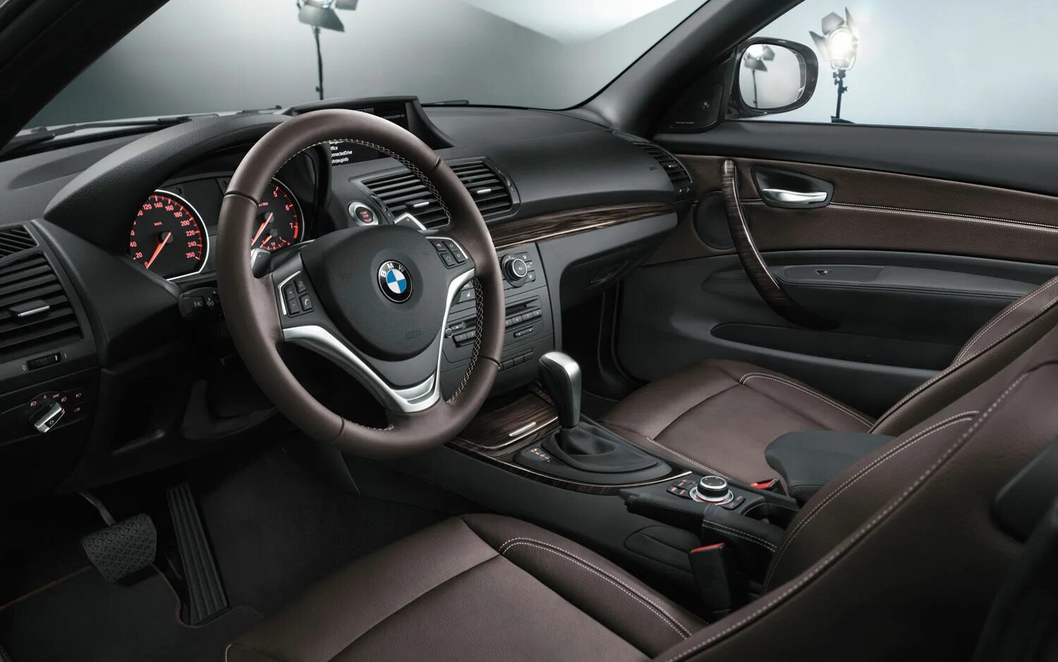 Подсветка салона bmw f25. Bmw i8 buy. Bmw x5 белый салон 2022. Бмв с салона стоит. Bmw active tourer 2017 салон.