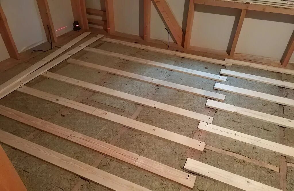 Обрешетка полов. Обрешетка полов. Обрешетка полов. Деревянные полы на бетонном основании. Лаги и обрешетка.
