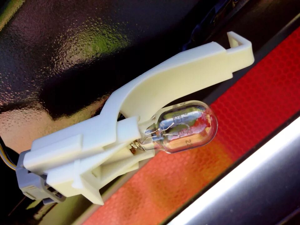 Стоп пежо. Ford патрон лампы дополнительного стоп сигнала. Лампа стоп сигнала Форд s-Max. Ford Transit 2014 лампа заднего стоп сигнала.