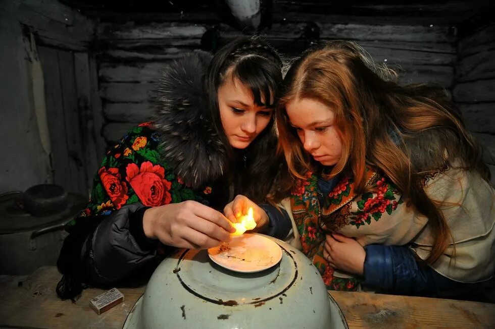 Рождественские святки. Великий новгород рождество в витославлицах. Рождественские святки. Федоскино лаковая миниатюра святки. Зимние святки.