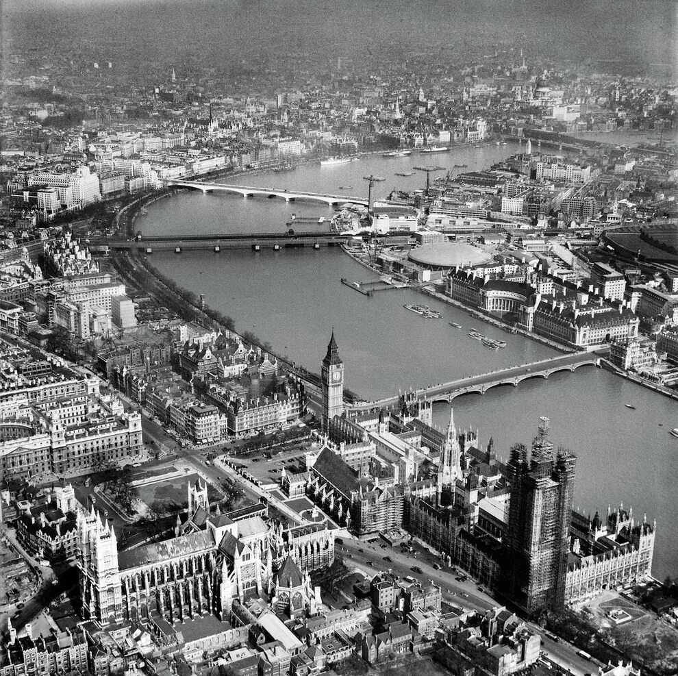 Олд лондон. Лондон темза 20 век. лондон 1950-х темза. лондон сити 1945. темза 1970.