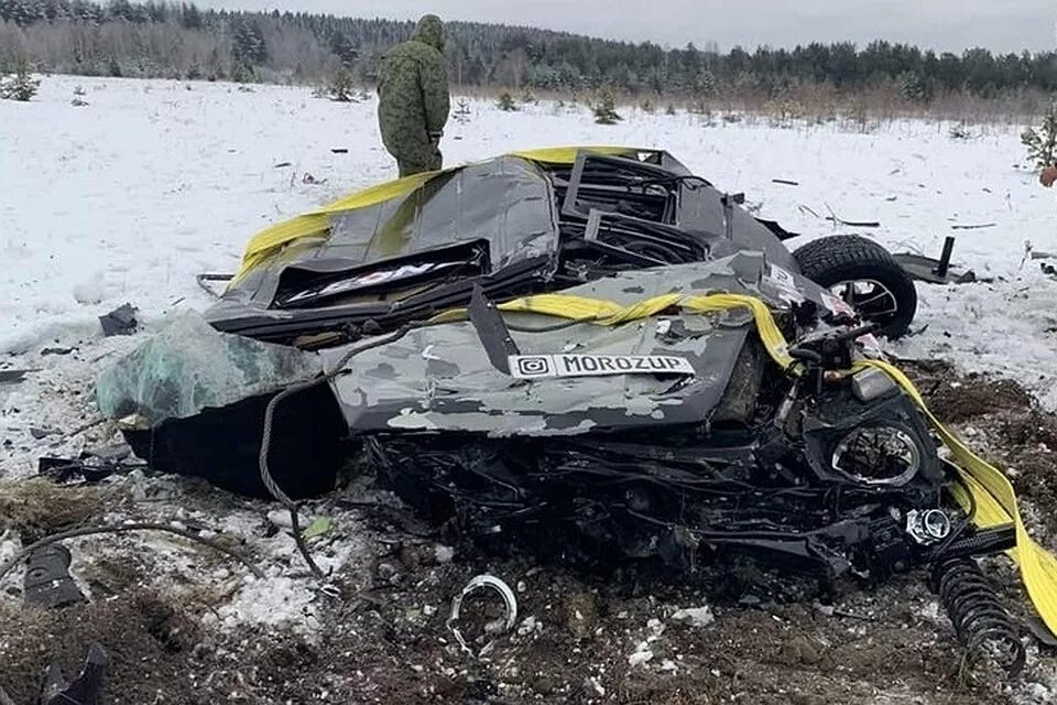 Аварии гелендвагенов. Мерседес Гелендваген авария. Разбитый Гелендваген в аварии. Гелендваген брошенный с вертолета.