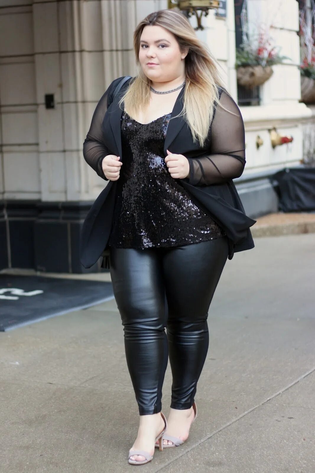 толстая женщина в леггинсах. жирные женщины в лосинах. толстая женщина в леггинсах. толстушки в лосинах. толстушки в лосинах.