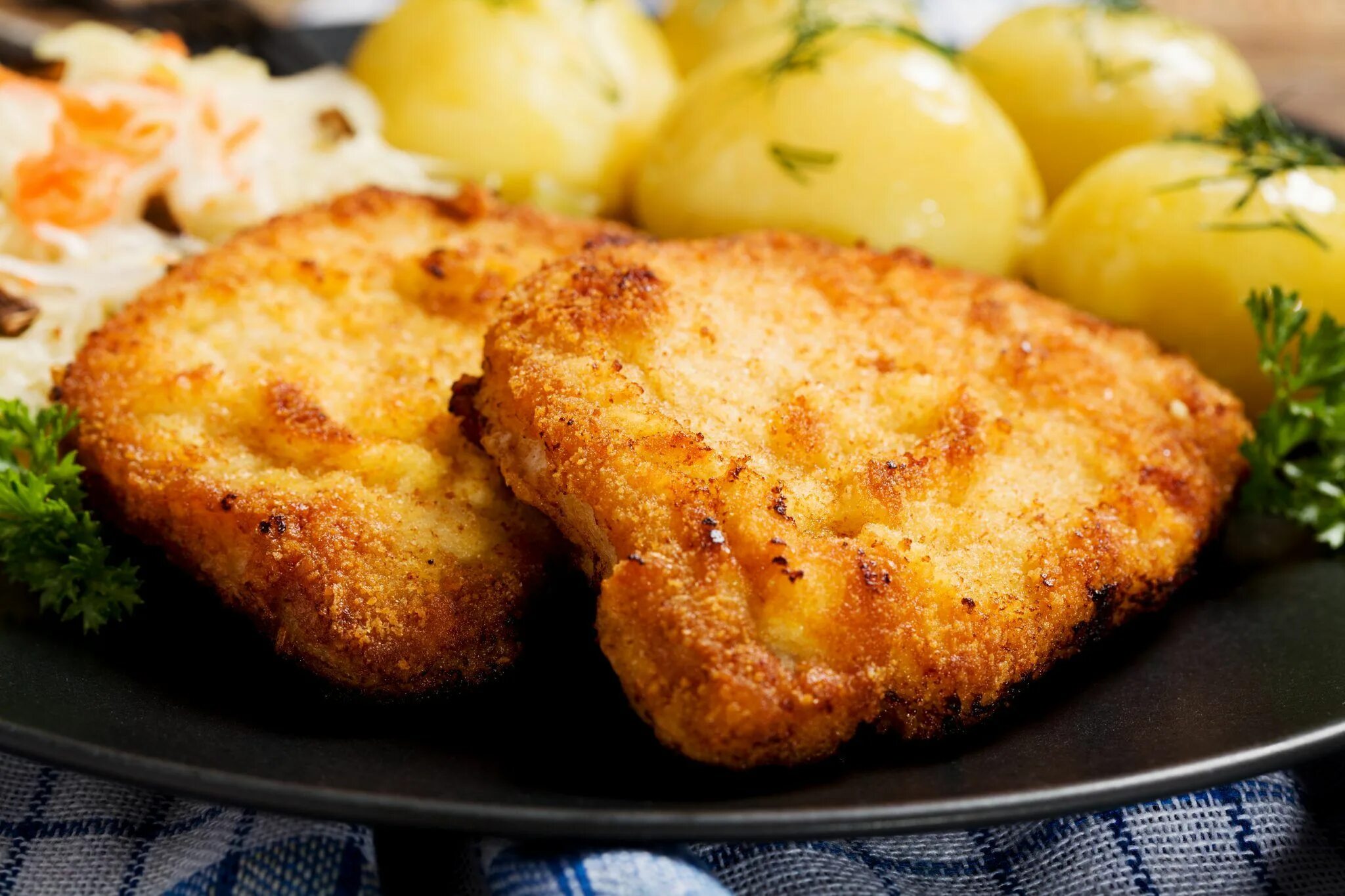 Отбивная из свинины в кляре. Котлеты с сыром. Kotlet schabowy, польская отбивная. Жареная Курочка Катсу. Свиные отбивные в кляре на сковороде рецепт