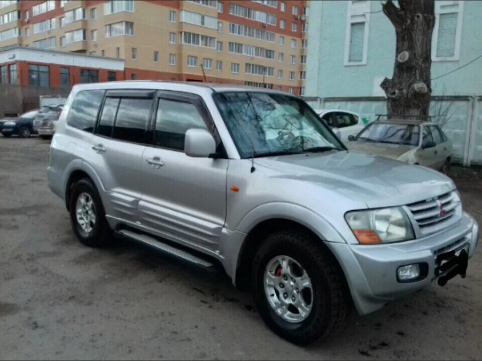 Mitsubishi pajero 2000